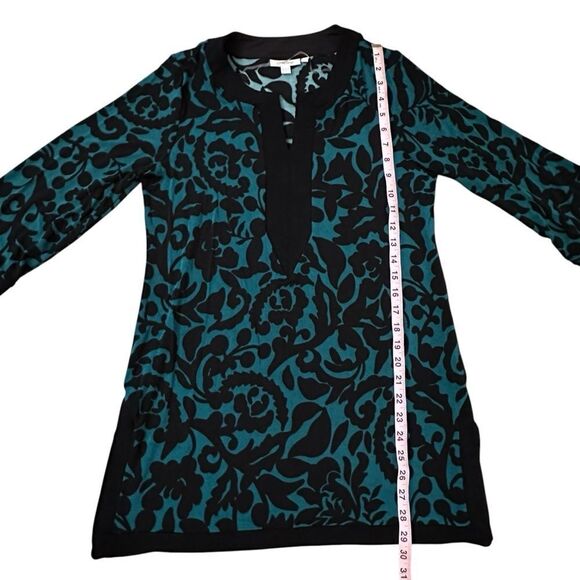 Chico’s ~ Women’s Green and black burnout tunic~ side slit hem ~ size 1/US M - Picture 8 of 11